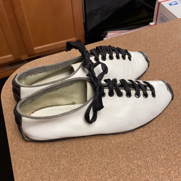 Stephanie Kelian Sneakers - Picture 3 of 10